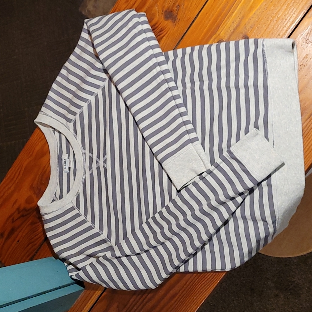 Old Navy  sweatshirt  M